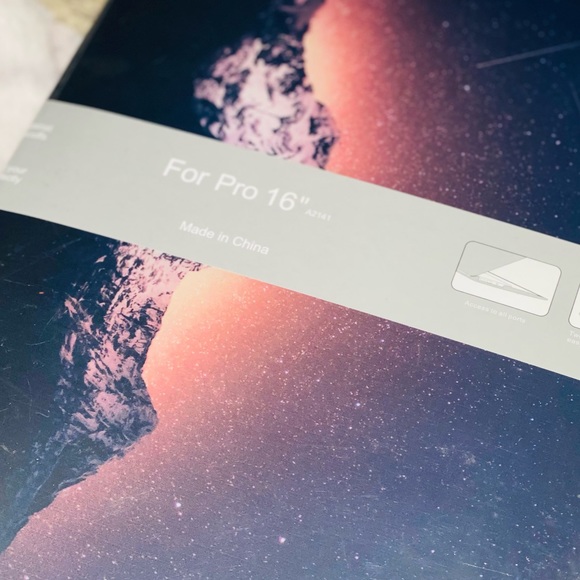 MacBook Pro 16” Shooting Stars Case - Picture 5 of 5